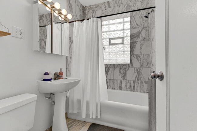 Building Photo - 5454 S Cornell Ave