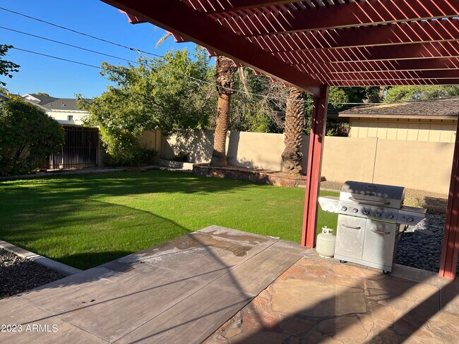 Building Photo - 4420 N 46th Pl