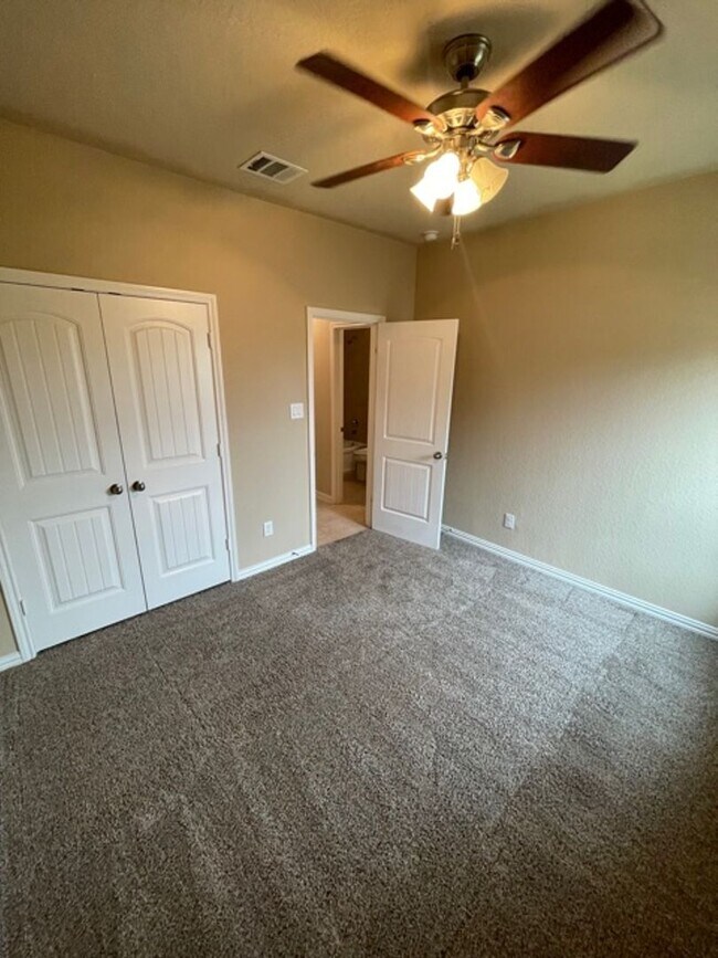 Building Photo - Move-In Ready! Stunning 1.5-Story Home wit...