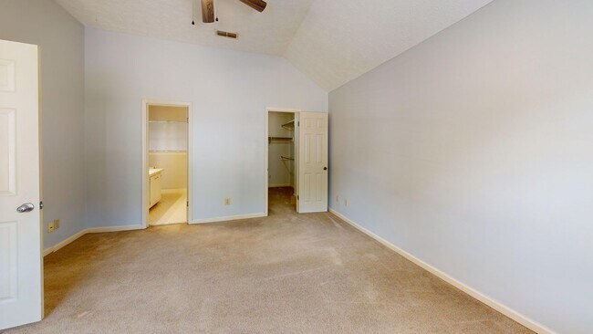 Building Photo - 335 Bent Tree Dr