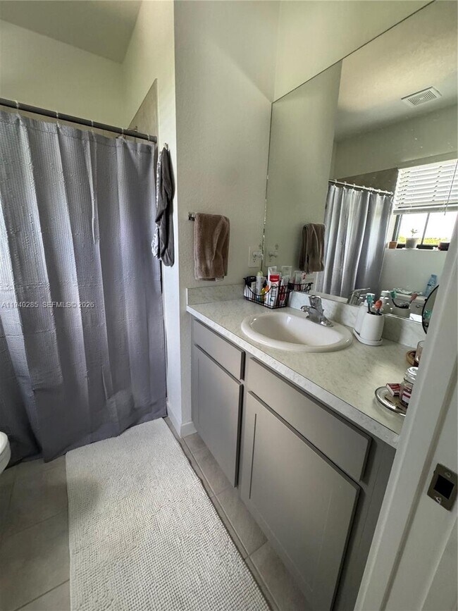 Building Photo - 466 NE 12th St