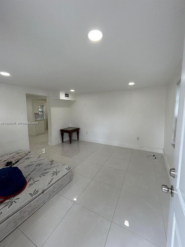 Building Photo - 407 NW 33rd St