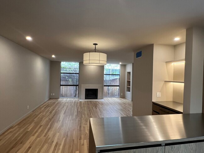 Living & Dining - 1034 18th St