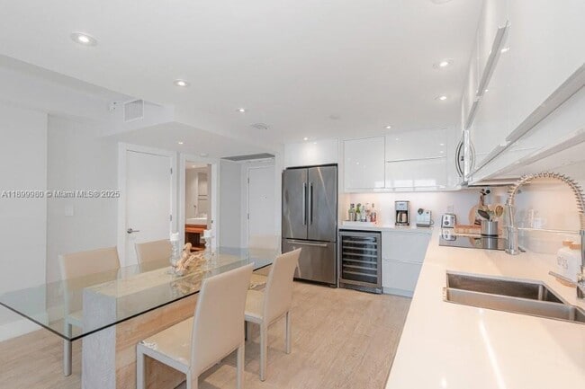 Building Photo - 2301 Collins Ave