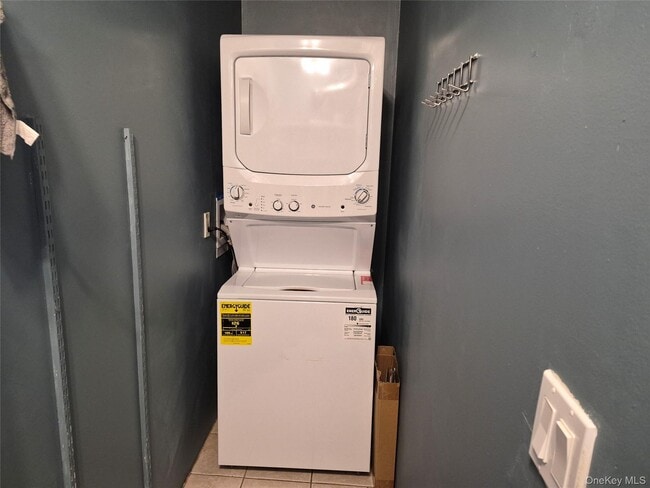 Building Photo - 27 Oakwood Dr