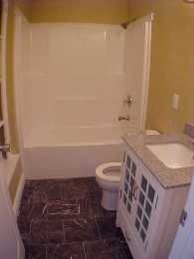 Building Photo - 3 Bedroom 2 Bath Cottage Style Home with Large Den