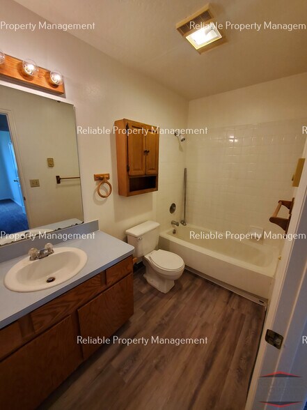 Building Photo - 2114 Meppen Dr