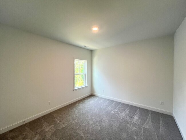 Building Photo - Spacious 5BD, 3BA Knightdale Home with Mod...