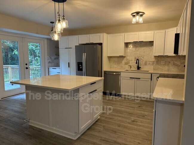 Building Photo - 125 Sawmill Dr