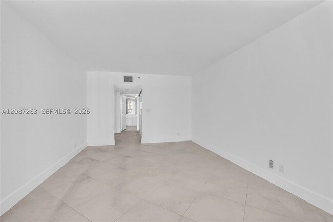 Building Photo - 16485 Collins Ave