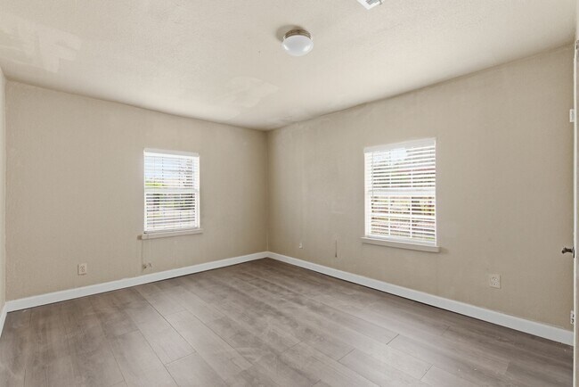 Building Photo - 2411 Leffingwell St