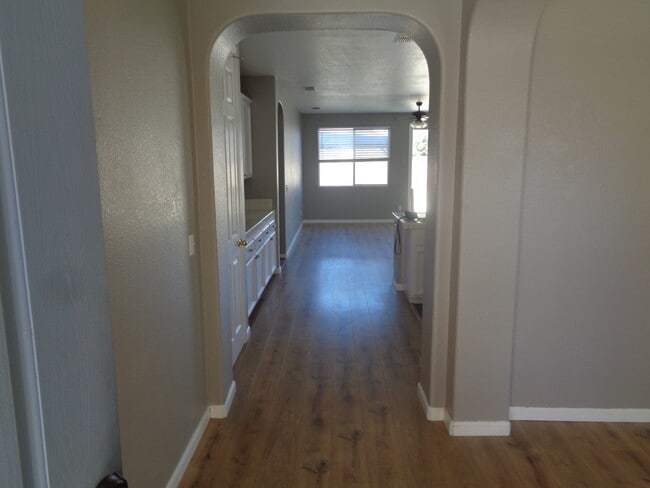 Building Photo - 1157 Silver Spur Way