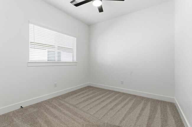 Building Photo - 5227 Sunshine Point