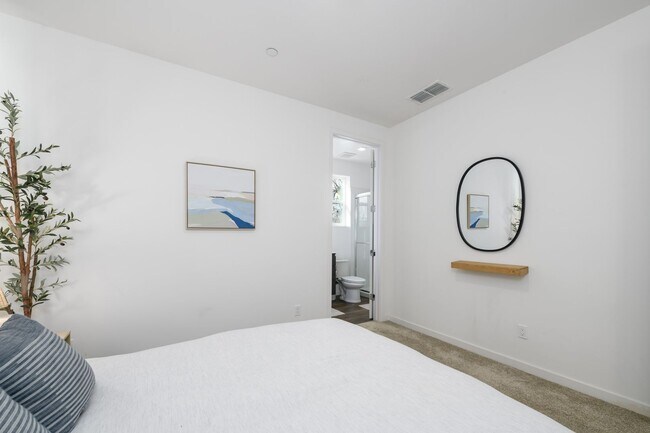 Building Photo - Fully Furnished & Move-In Ready in Midtown | Stylish & Modern Home for Rent