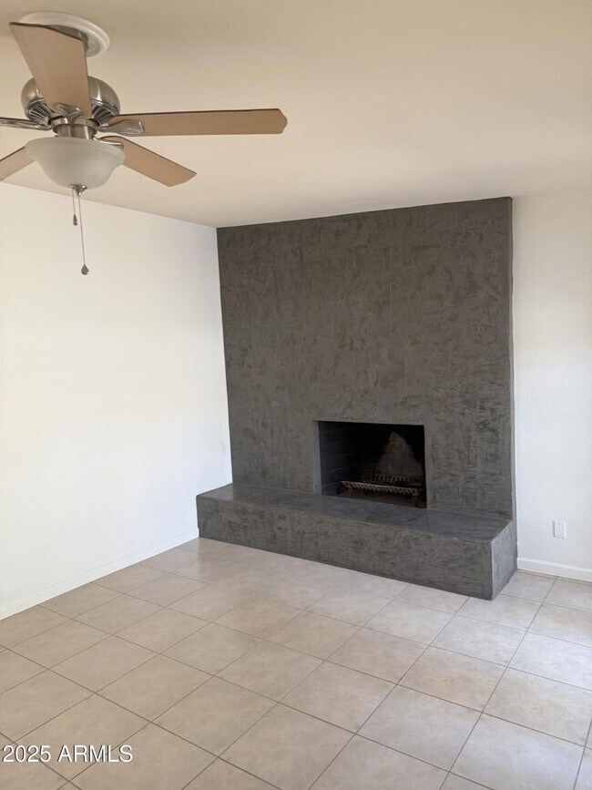 Building Photo - 2428 E La Jolla Dr