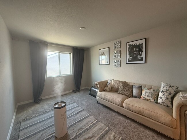 Building Photo - 4 Bed 3 Bath Home Minutes Away from Ft. Carson, Peterson SFB , & Schriever SFB!!