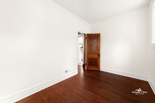 Building Photo - Portage Park 3-Bedroom Gem with Laundry In...