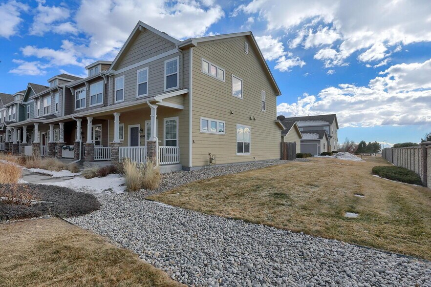 Primary Photo - Open Concept Townhome in Excellent Conditi...