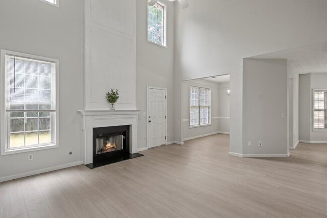 Building Photo - 329 Horsehill St