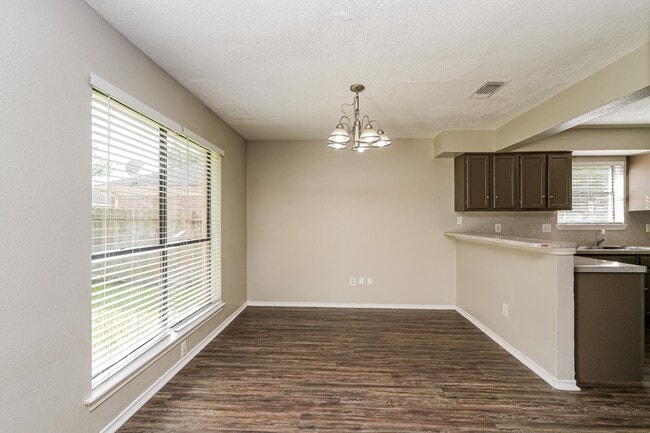 Building Photo - 15511 Evergreen Grove Dr