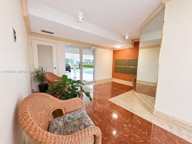 Building Photo - 2370 NE 135th St