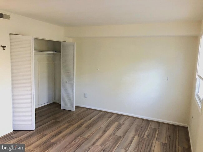 Building Photo - 884 Quince Orchard Blvd