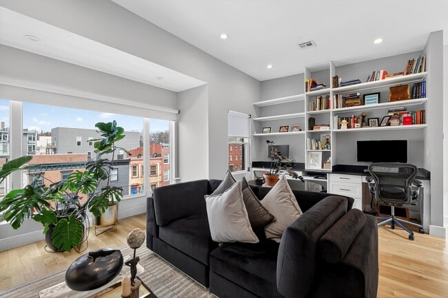 Building Photo - 303 4th St