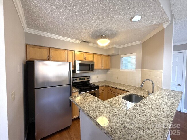 Building Photo - 2518 Cranbrook Ln