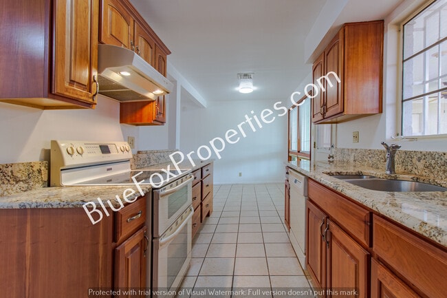 Building Photo - 6434 E Fordham Dr