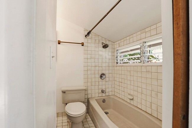 Building Photo - Fantastic 3 Bedroom, 2 Bath in Kailua