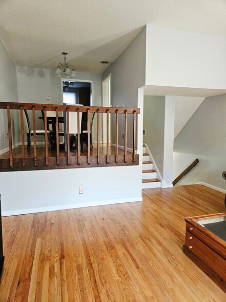 Building Photo - 44 Northbrook Ct