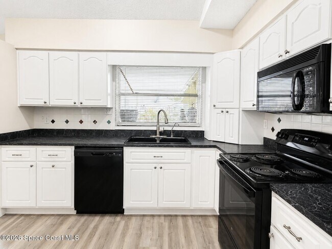 Building Photo - 662 Castaways St NE