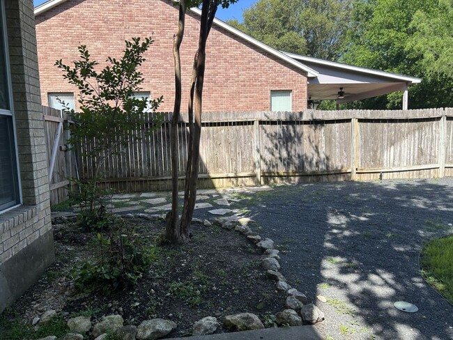 Building Photo - $350 OFF FIRST MONTH'S RENT IF YOU MOVE IN...