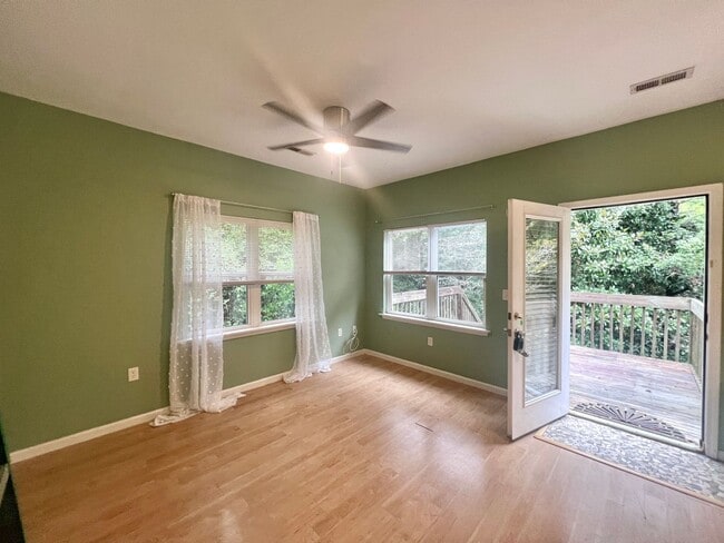 Building Photo - "THE TREE HOUSE" 1BR house/ 1 mile to UNCW...
