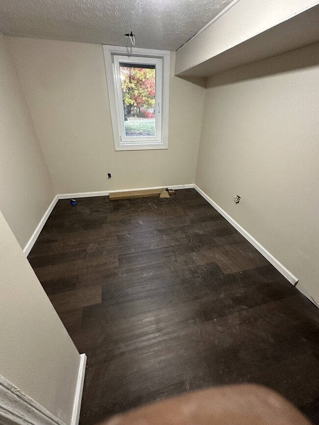 Building Photo - 4927 W Southern Ave