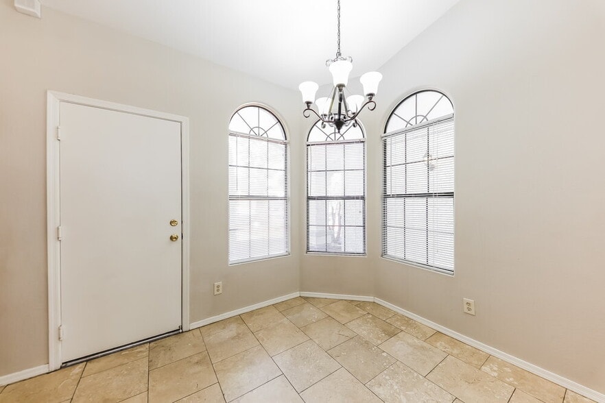 Building Photo - 743 W Sherri Dr