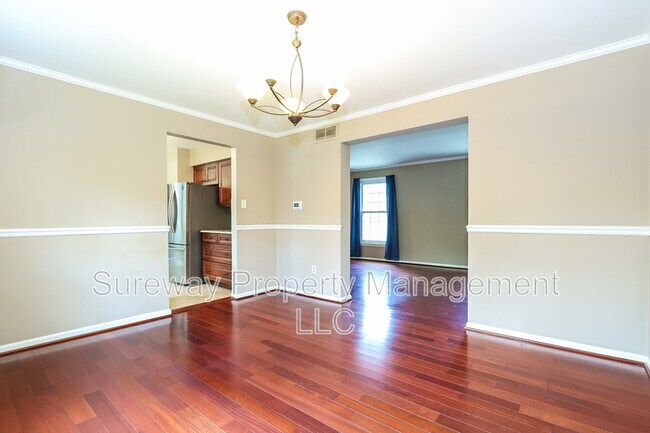Building Photo - 44 Red Oak Dr