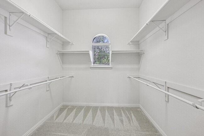 Building Photo - 11295 Apple Valley Dr