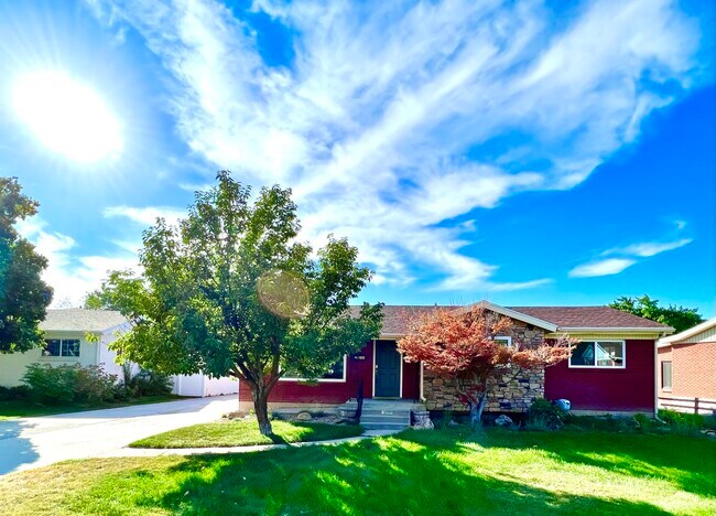 Building Photo - 3096 S Marie Cir