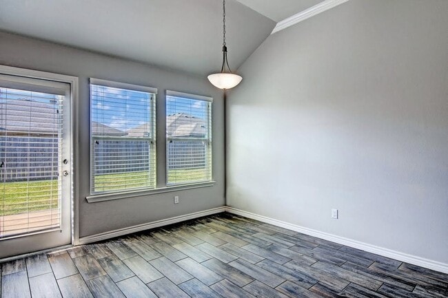 Building Photo - 3021 Cantabria St