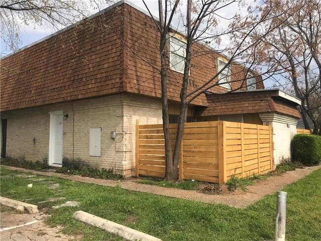 Primary Photo - 4908 West Gate Blvd