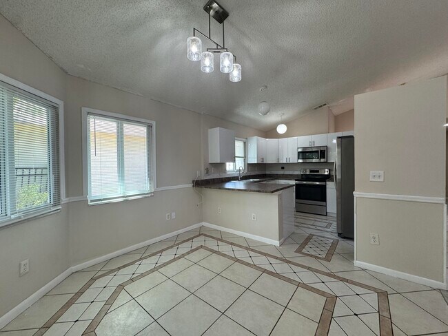 Building Photo - 1038 W Jasmine Ln