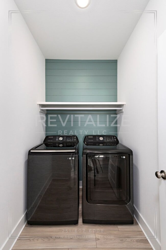 Building Photo - Charming Gold Fortified Home in Live Oak Estates – Near Downtown Fairhope!