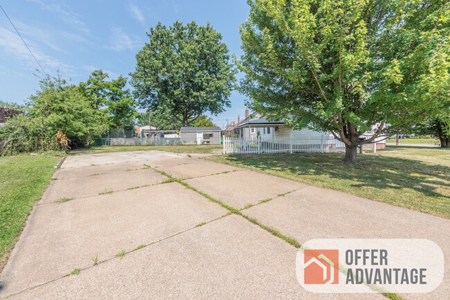 Building Photo - 376 E 288th St