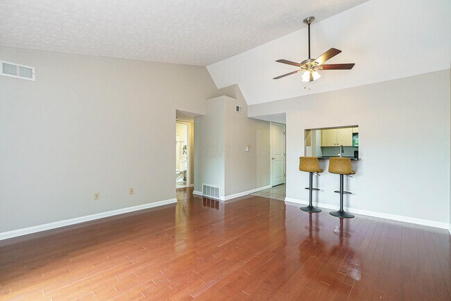 Primary Photo - 945 Quay Ave