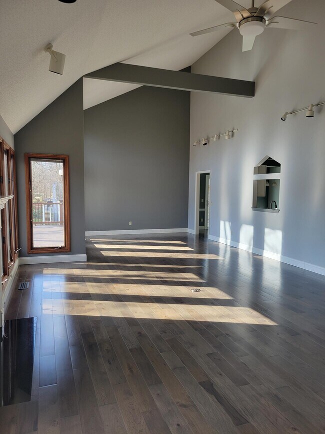 Building Photo - 116 Knollwood Ln