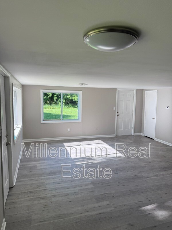 Building Photo - 1131 Pratt Rd