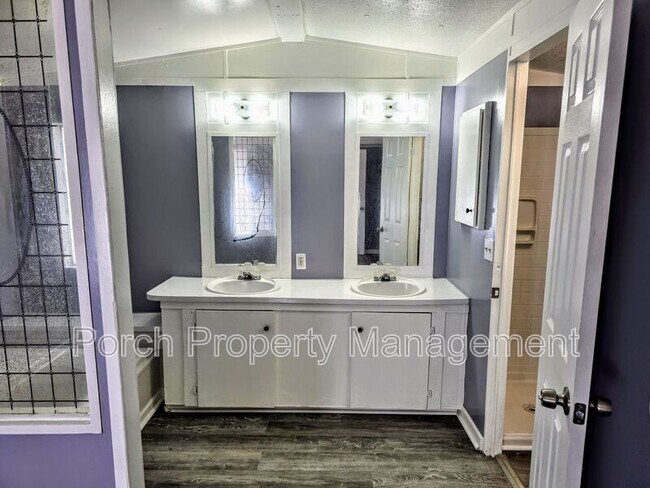 Building Photo - 12 Anne Cir