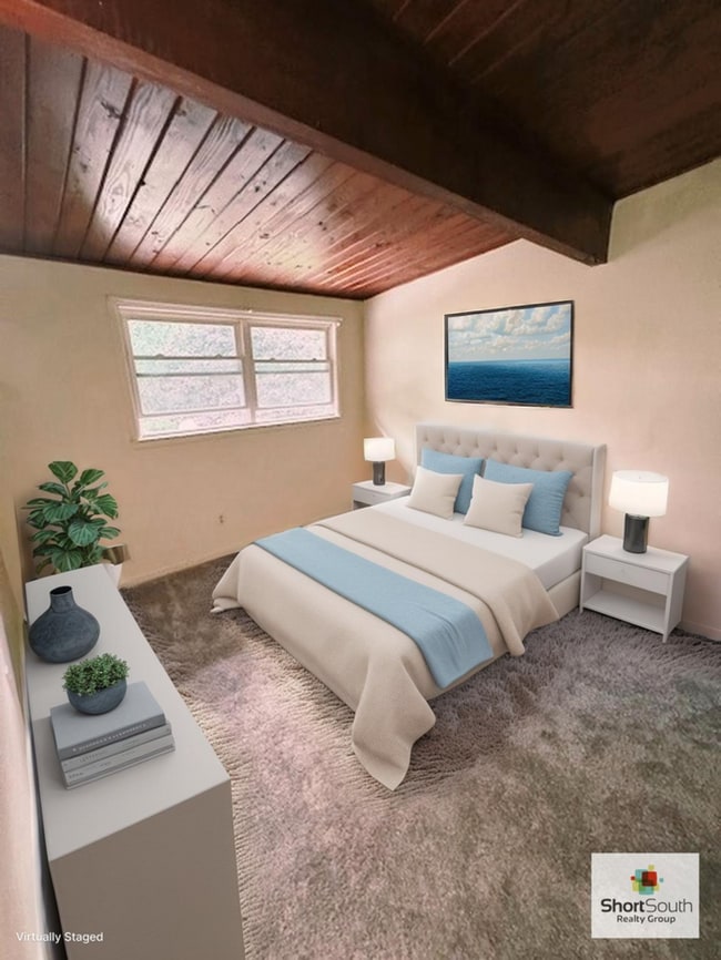 Building Photo - NE Side 2 bed 1 bath Townhouse