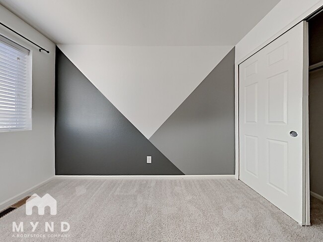 Building Photo - 4764 N Kittredge St